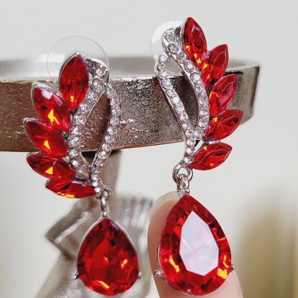 Angel Wings Red Crystal Teardrop Dangle Earrings NWT - Picture 8 of 13